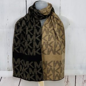 🛑 SOLD Michael Kors MK Reversible Scarf Tan